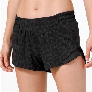 BRAND NEW || LuluLemon Hotty Hot 2.5” Shorts